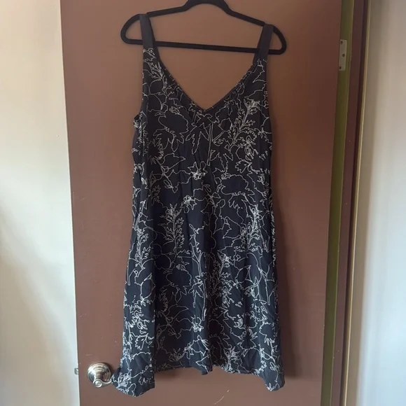 Black Floral lightweight Slip dress - Picture 3 of 4